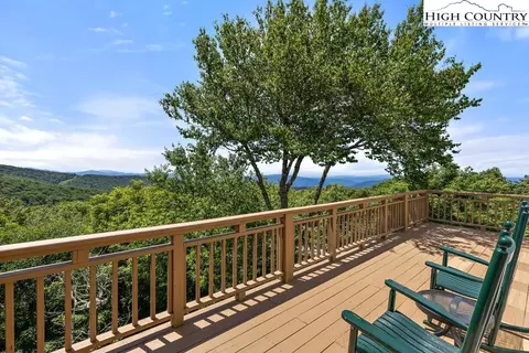 302 N Pinnacle Ridge Rd, Beech Mountain, NC 28604