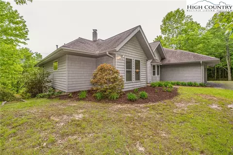 205 Bear Trl, Sugar Mountain, NC 28604