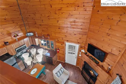 Living - 1461 Pine Rdg, Beech Mountain, NC 28604 photo 7 of 8