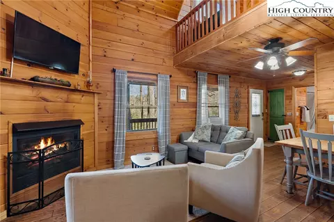 Living - 1461 Pine Rdg, Beech Mountain, NC 28604 photo 5 of 8
