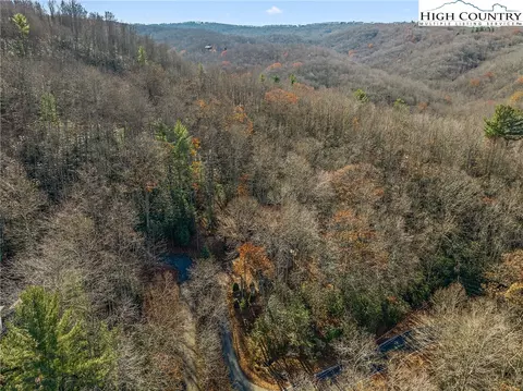 View/Area - 1461 Pine Rdg, Beech Mountain, NC 28604 photo 6 of 8