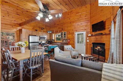 Living - 1461 Pine Rdg, Beech Mountain, NC 28604 photo 6 of 8