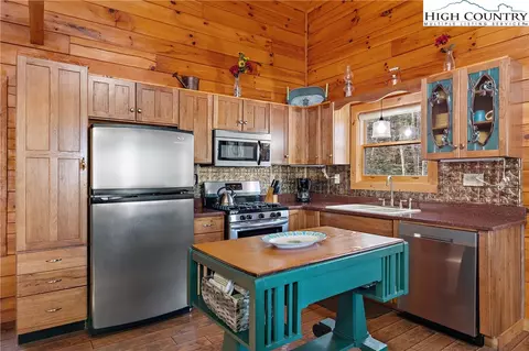 Kitchen - 1461 Pine Rdg, Beech Mountain, NC 28604 photo 2 of 3