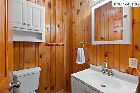 Bath - 1461 Pine Rdg, Beech Mountain, NC 28604 photo 5 of 5