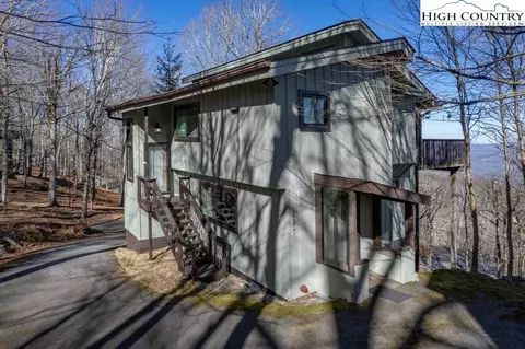 137 Village Rd, Beech Mountain, NC 28604