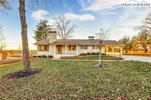 140 Howard Ave, Boonville, NC 27011
