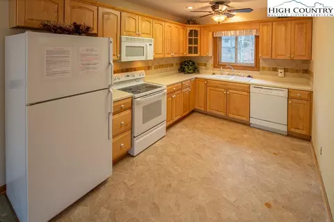 105 Greenbriar Rd, Beech Mountain, NC 28604 photo 7