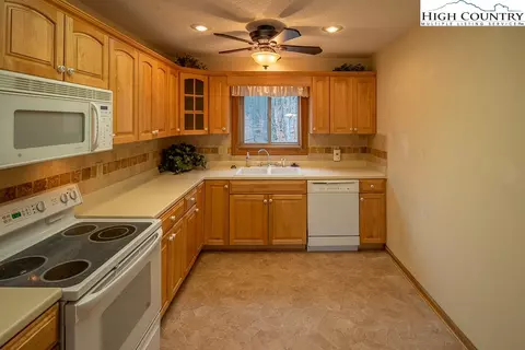 105 Greenbriar Rd, Beech Mountain, NC 28604 photo 8
