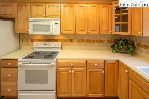105 Greenbriar Rd, Beech Mountain, NC 28604 photo 9
