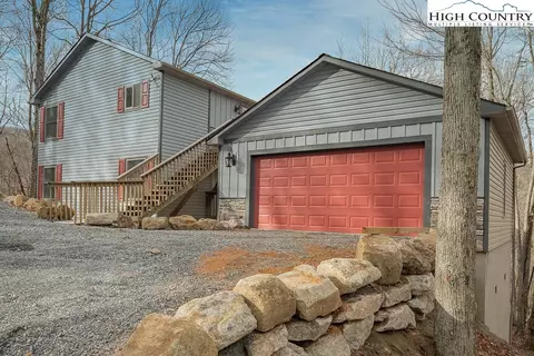 105 Greenbriar Rd, Beech Mountain, NC 28604