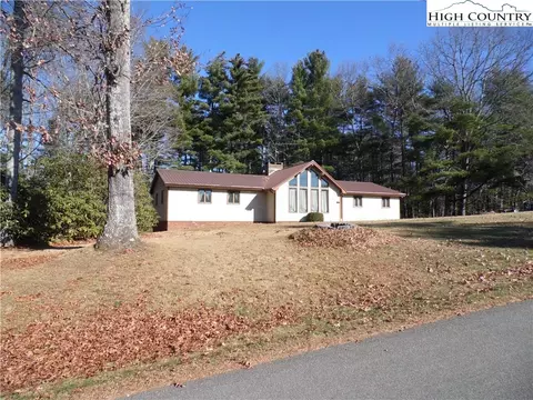 309 Oakview Dr, Jefferson, NC 28640