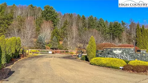 18 Olde Stone Dr, Crumpler, NC 28617 photo 2