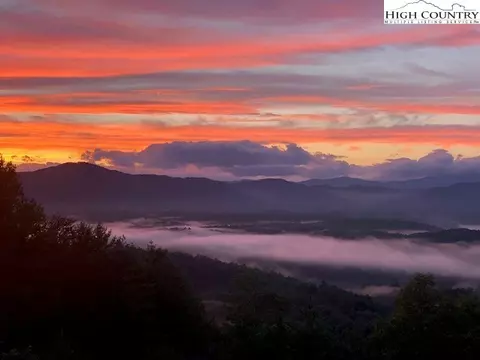 1516 Johns Ridge Pkwy, Lenoir, NC 28645