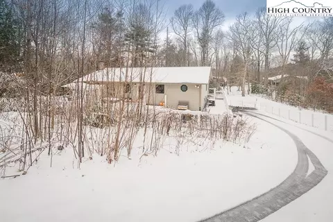 264 Twin Pines Ln, Newland, NC 28657