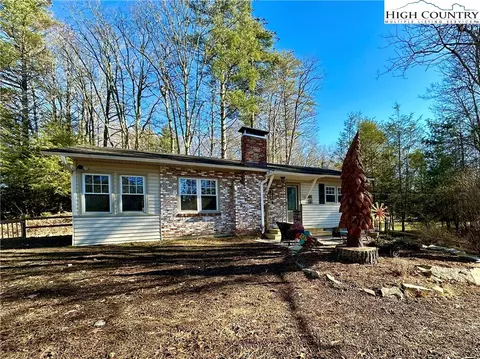 220 Horseshoe Dr, Boone, NC 28607