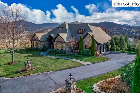 149 Meadow Knoll Ct, Banner Elk, NC 28604