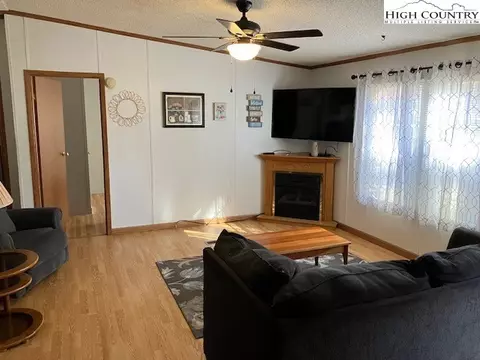 306 Betsy Dr, Todd, NC 28684 photo 6