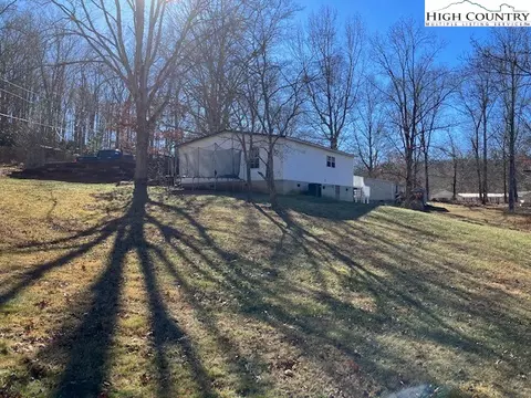 306 Betsy Dr, Todd, NC 28684 photo 2