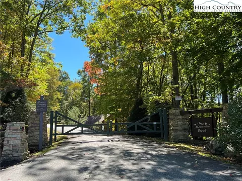 Undetermined Mayfly Court, Spruce Pine, NC 28777