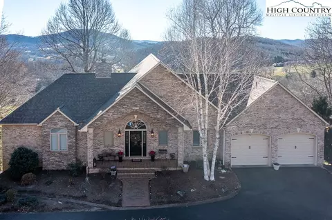 844 Fairway Ridge Dr, West Jefferson, NC 28694