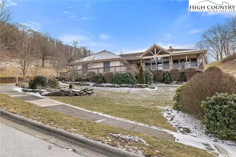 664 Orchard Ln, Banner Elk, NC 28604
