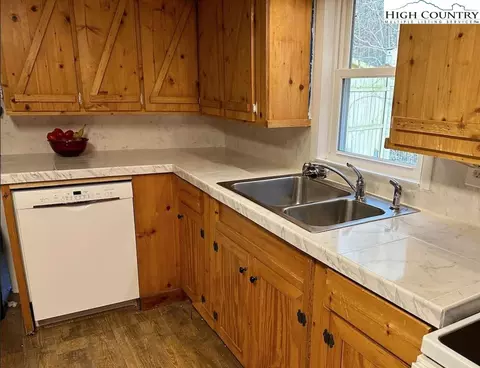333 Mount Zion Rd, Deep Gap, NC 28618 photo 10