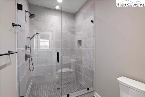 Bath - 150 Calico Ct, Boone, NC 28607 photo 3 of 6