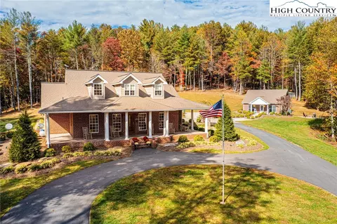 4446 Heritage Hills Pl, Lenoir, NC 28645