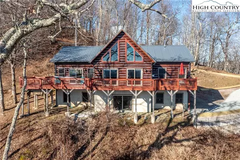 337 W Rocky Top Trl, Seven Devils, NC 28604