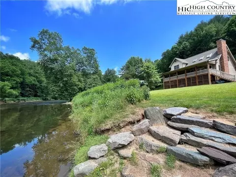 431 Bent River Dr, Lansing, NC 28643