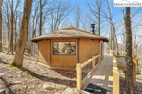 117 Cherrybrook Ln, Beech Mountain, NC 28604