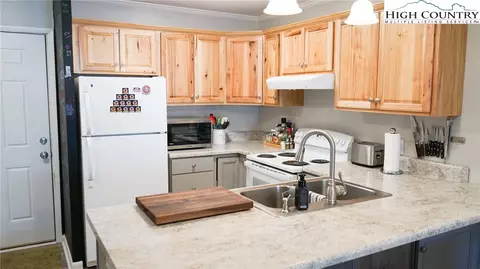 475 Meadowview Dr #B306, Boone, NC 28607 photo 2