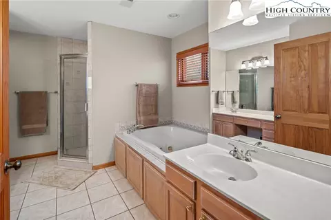 Bath - 970 Algonquin Dr, Boone, NC 28607 photo 2 of 5