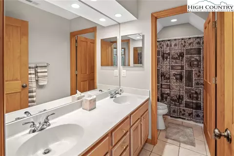 Bath - 970 Algonquin Dr, Boone, NC 28607 photo 5 of 5