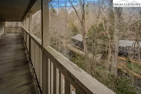 286 River View Ln, Blowing Rock, NC 28605