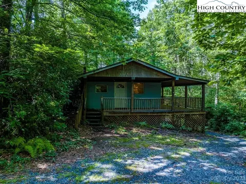 111 Oak Moore Dr, Newland, NC 28657