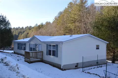688 Topia Rd, Piney Creek, NC 28663