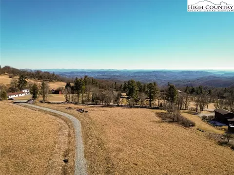 2027 Green Hill Rd, Blowing Rock, NC 28605