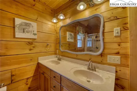 Bath - 206 Foxgrape Hollow Rd, Beech Mountain, NC 28604 photo 4 of 8