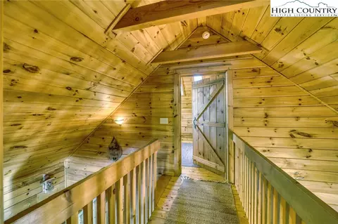 Entry Way - 206 Foxgrape Hollow Rd, Beech Mountain, NC 28604 photo 2 of 2