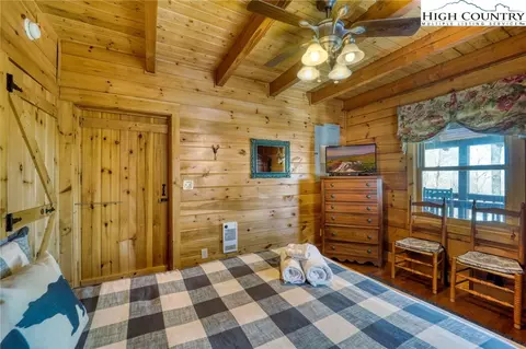 Bedroom - 206 Foxgrape Hollow Rd, Beech Mountain, NC 28604 photo 5 of 13