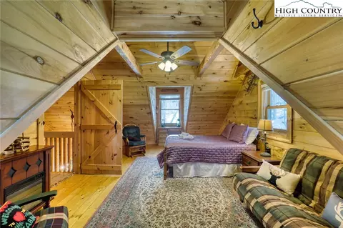 Bedroom - 206 Foxgrape Hollow Rd, Beech Mountain, NC 28604 photo 6 of 13