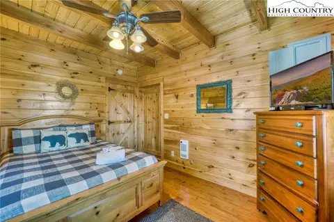 Bedroom - 206 Foxgrape Hollow Rd, Beech Mountain, NC 28604 photo 2 of 13