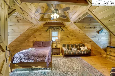 Bedroom - 206 Foxgrape Hollow Rd, Beech Mountain, NC 28604 photo 9 of 13