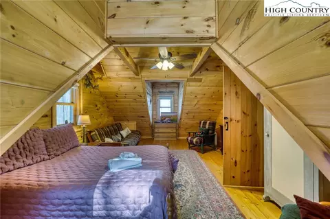 Bedroom - 206 Foxgrape Hollow Rd, Beech Mountain, NC 28604 photo 8 of 13