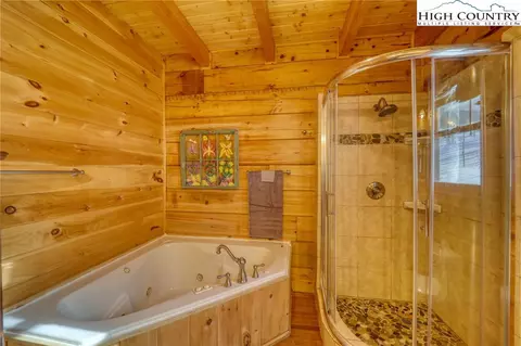 Bath - 206 Foxgrape Hollow Rd, Beech Mountain, NC 28604 photo 6 of 8