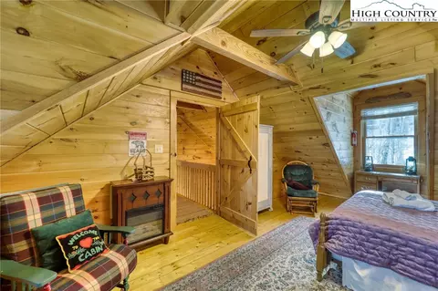 Bedroom - 206 Foxgrape Hollow Rd, Beech Mountain, NC 28604 photo 10 of 13