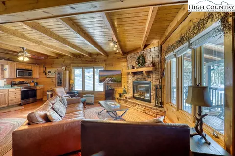 Living - 206 Foxgrape Hollow Rd, Beech Mountain, NC 28604 photo 3 of 3