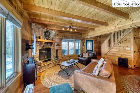 206 Foxgrape Hollow Rd, Beech Mountain, NC 28604