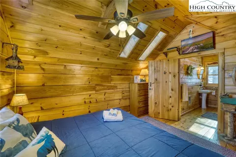 Bedroom - 206 Foxgrape Hollow Rd, Beech Mountain, NC 28604 photo 13 of 13